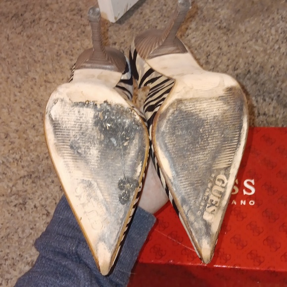 Guess carries heels. Zebra print - Picture 5 of 5